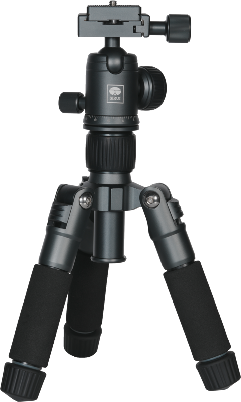 A lightweighted tabletop tripod made in aluminium and works well together with your smartphone
