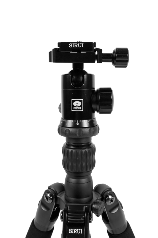 An essential professional carbon-tripod for photographers