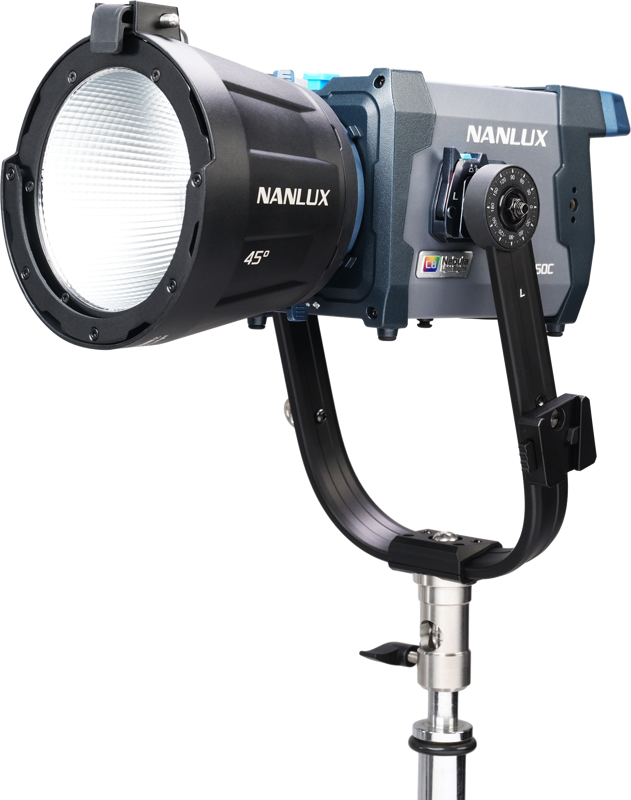 The Evoke 150C is designed for on-the-go lighting and flexible setups.&nbspThe compact all-in-one fixture is equipped with the proprietary Nebula C8 Light Engine