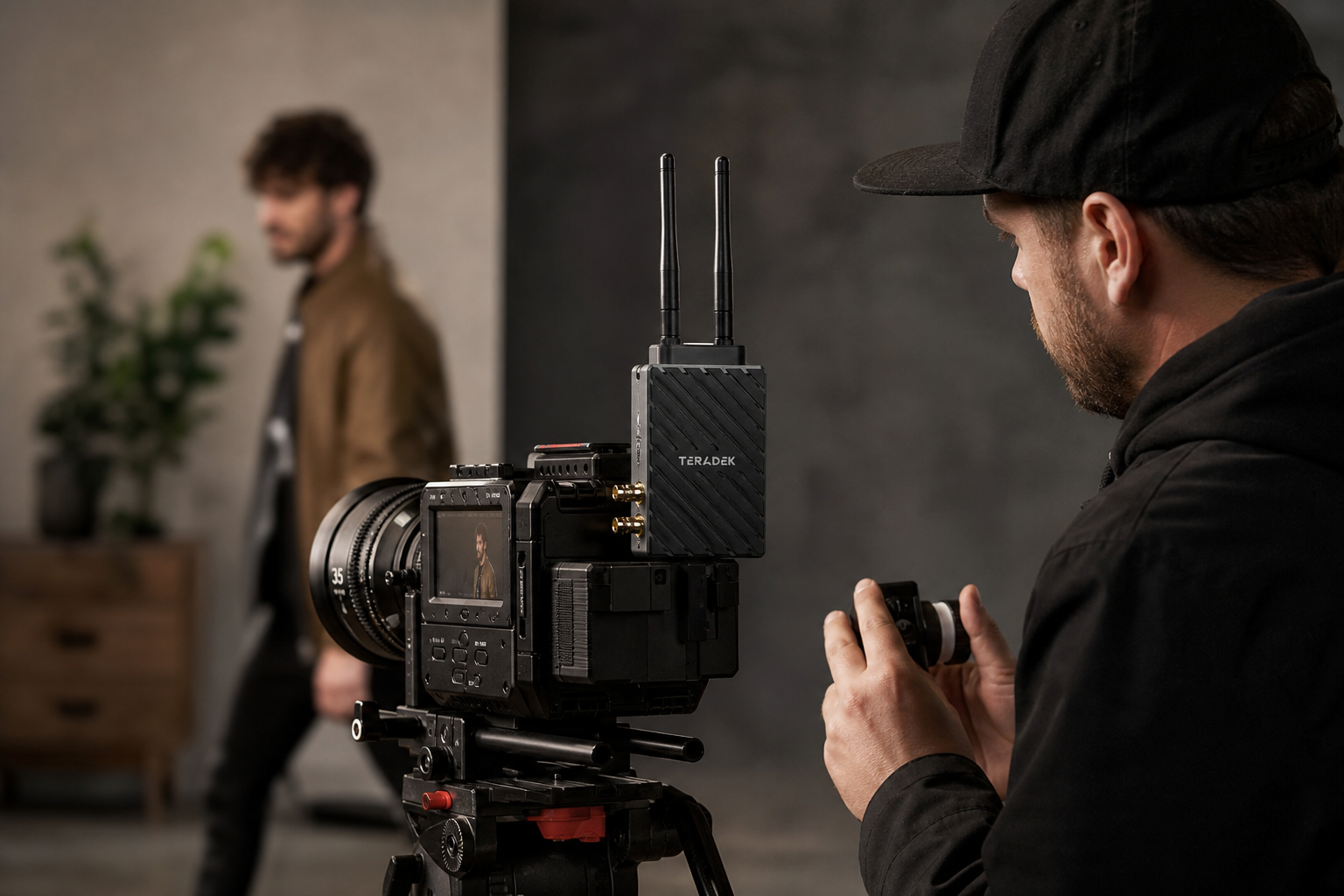Wireless cinema focus pulling