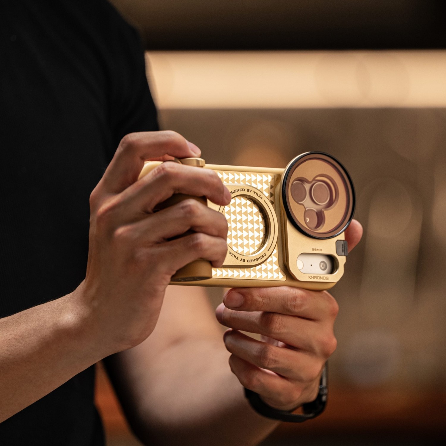 Tilta Khronos Lite x On the Roam iPhone 17 Pro Max Creator Kit - Gold