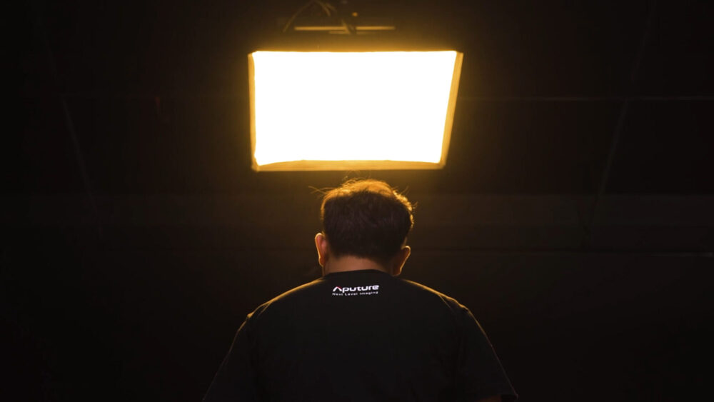 APUTURE Nova P300c softbox