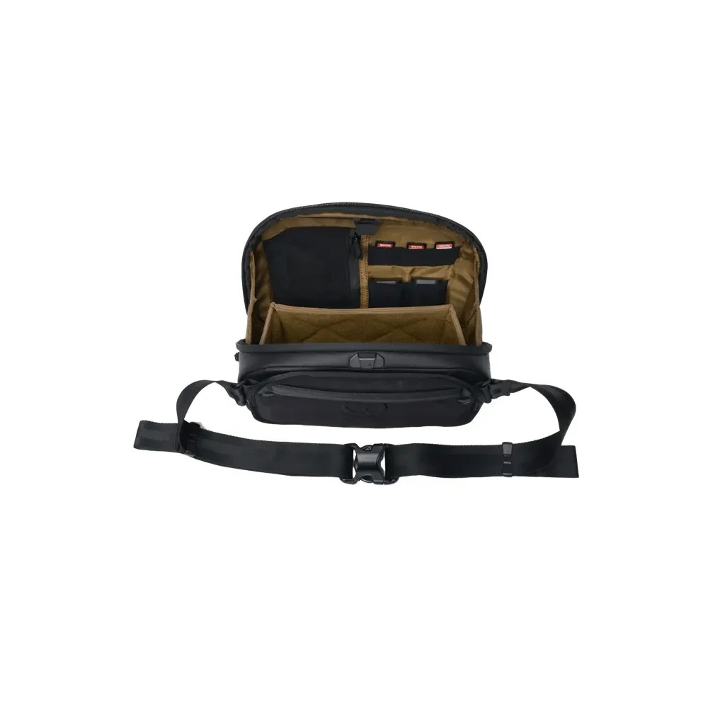 GOMATIC Peter McKinnon Camera Messenger 13L