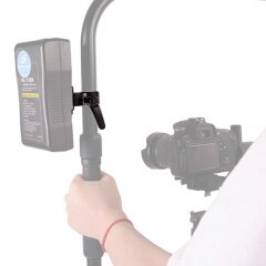 V-mount akukinnitus