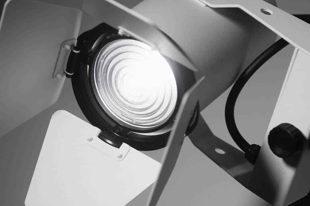 KINOTEHNIK Practilite 604 bi-color LED fresnel with DMX (valge)