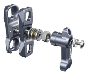 features one 1/4"-20 screw and stretchable pins that prevent twisting. It´s compact and lightweight.
