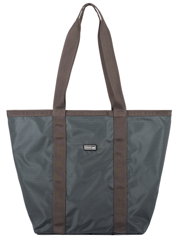 The Freeway Tote is a 30-liter bag that fitsperfectly into one side the Freeway Longhaul’smain divided compartment.The tote can be easily removed for mini trips to the store or to centralize your groceries