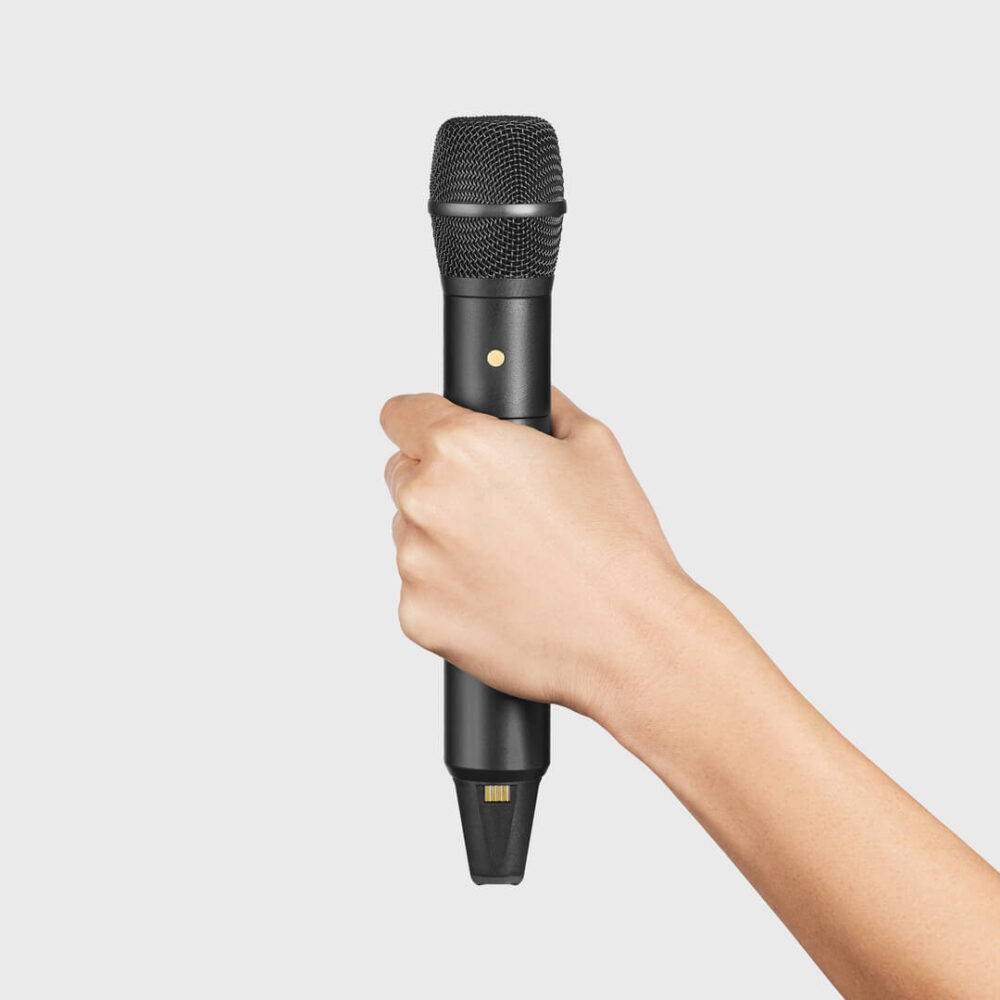 <li>200 m working range & 25 hour battery life</li>