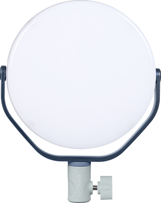 and accurate lighting. With a CCT range of 2700K–7500K