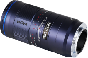 while the lens’ light weight makes it easy to carry all day.