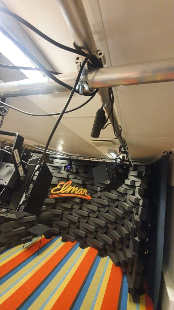 Top rail and hoist system