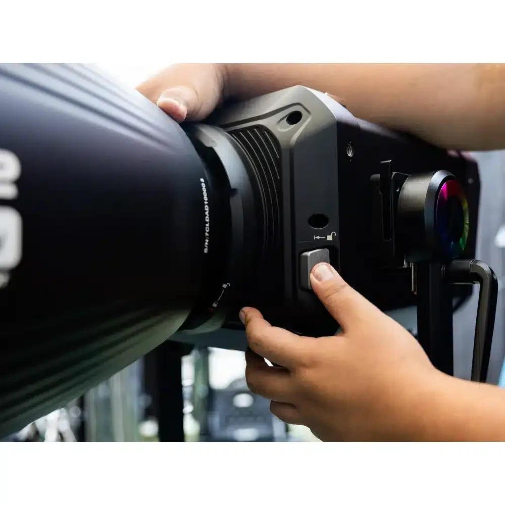 APUTURE Electro Storm CS 15