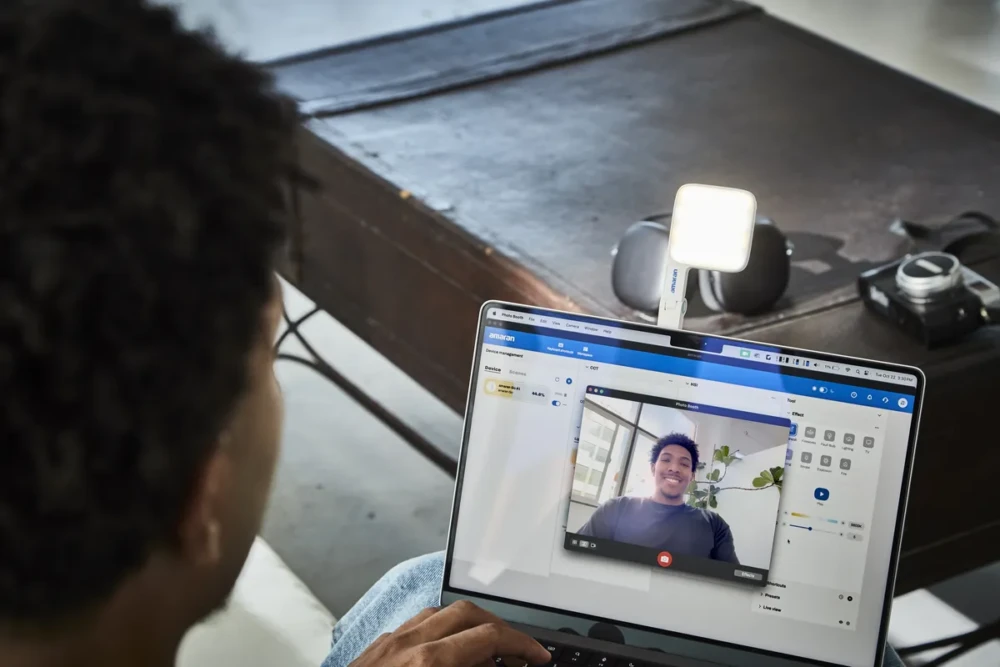 AMARAN Go ultra-compact mini LED phone light