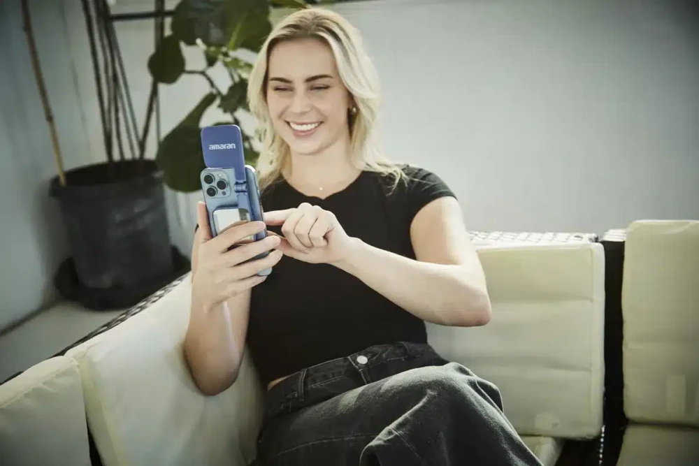 AMARAN Go ultra-compact mini LED phone light