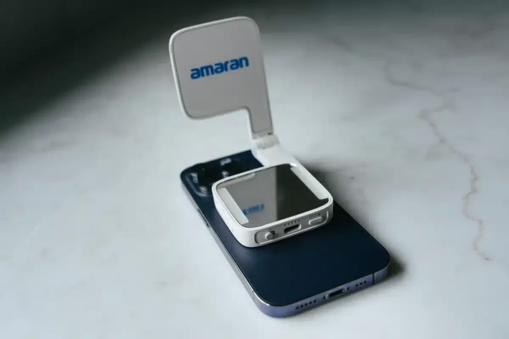 AMARAN Go ultra-compact mini LED phone light