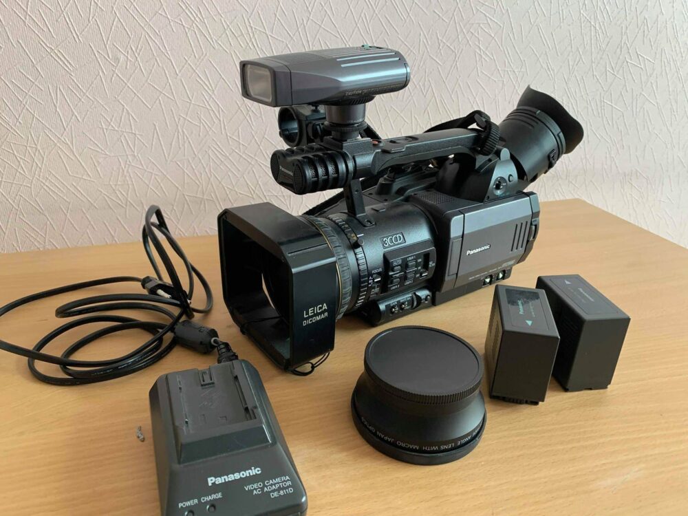 PANASONIC AG-DVX100B, 3-CCD Mini-DV Cinema Video Camcorder (used)