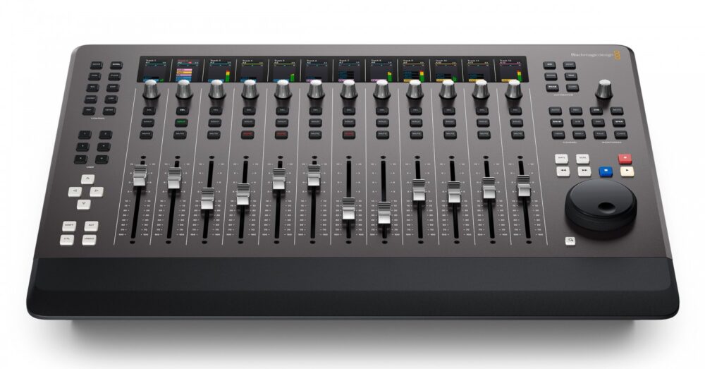 BLACKMAGIC DESIGN Fairlight Desktop Console