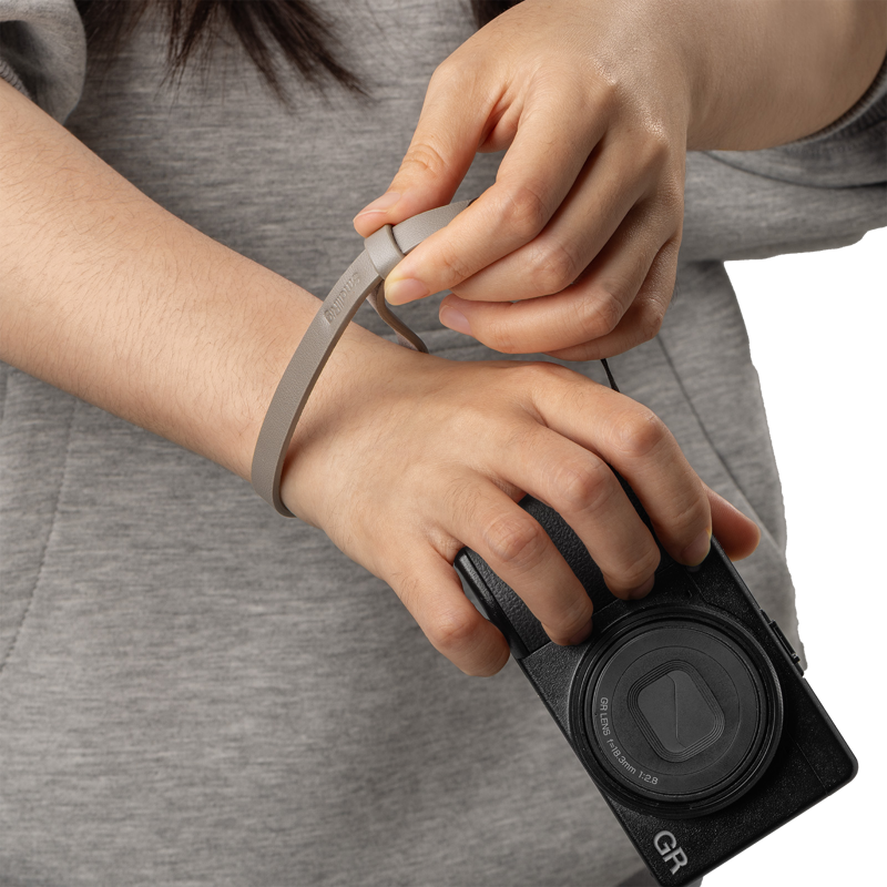 SMALLRIG 5682 Quick Release Wrist Strap for Ricoh GR Series (Grey)