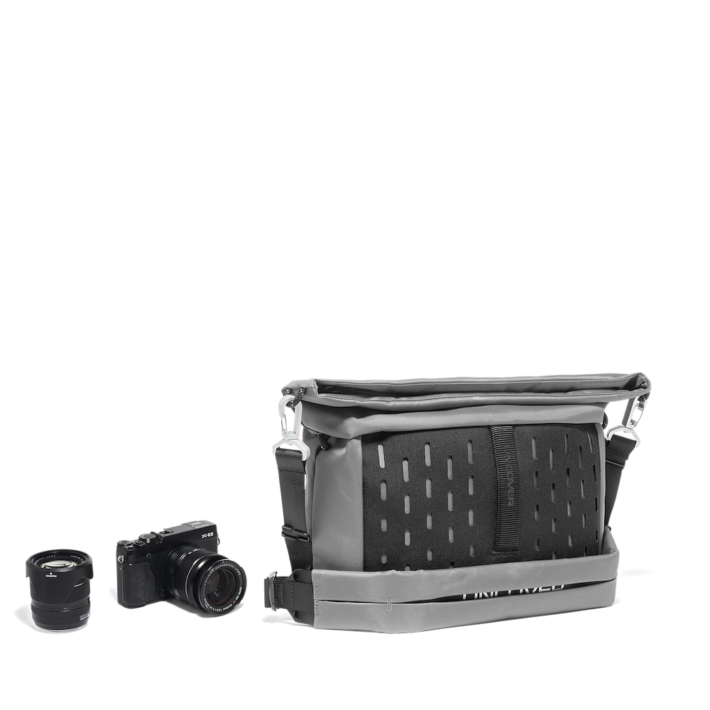 Manfrotto UNCOVER Messenger/Sling 7L – Expandable Camera Bag