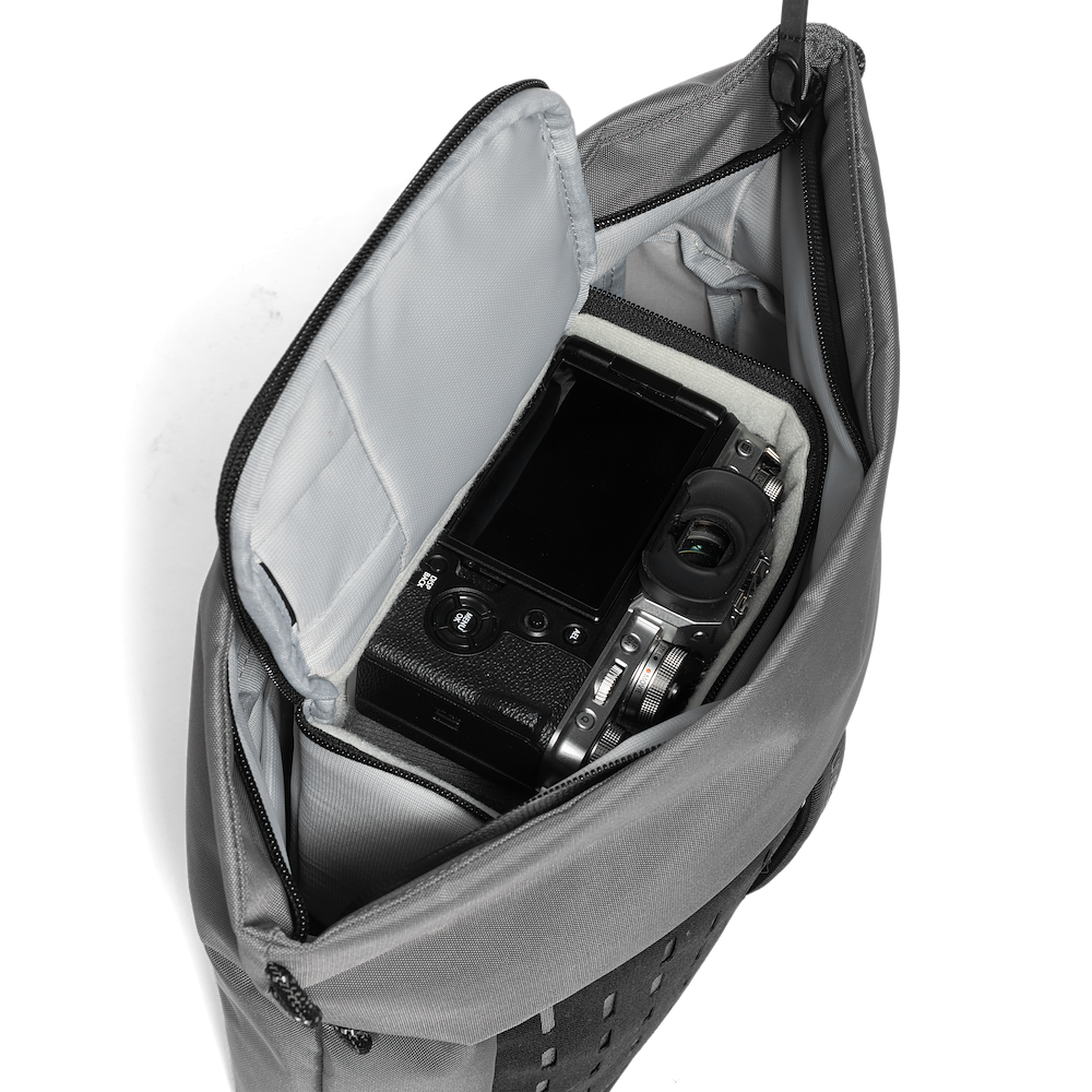 Manfrotto UNCOVER Messenger/Sling 7L – Expandable Camera Bag